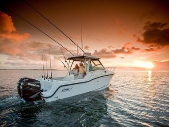 28' Boston Whaler 2016 Yacht For Sale